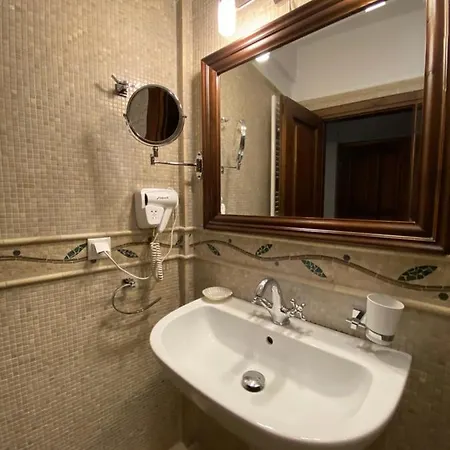 Boutique Muzaka Hotell Berat