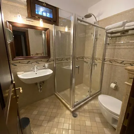 Boutique Muzaka 4* בראט